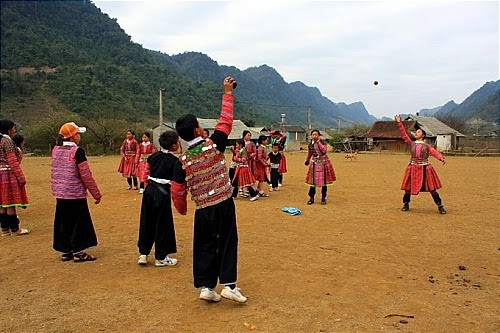 Ném Pao – trò chơi dân gian của người Mông Mộc Châu